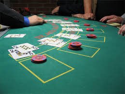 Dealer langsung dalam studio live Caishen Wins